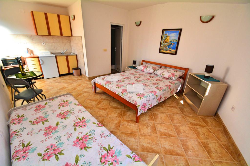 Kjara Apartments Tivat Exteriör bild